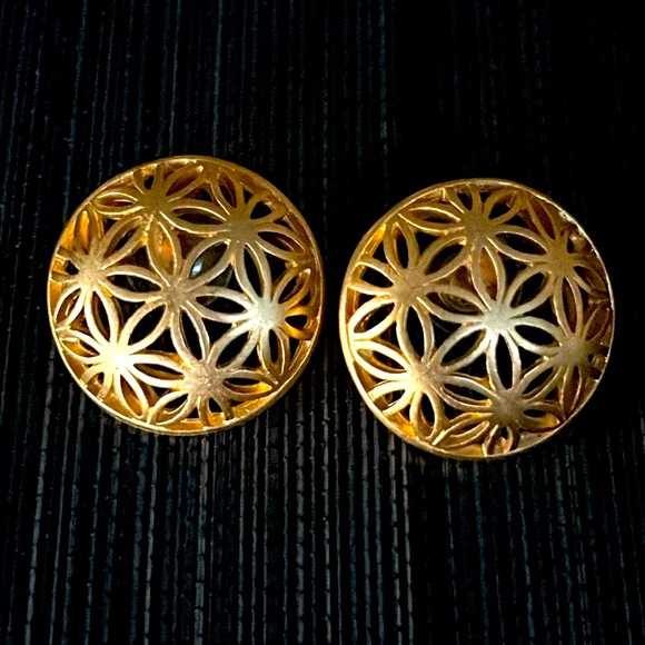 Vintage Jewelry - VTG Pair filigree Gold Metal Disk Earrings